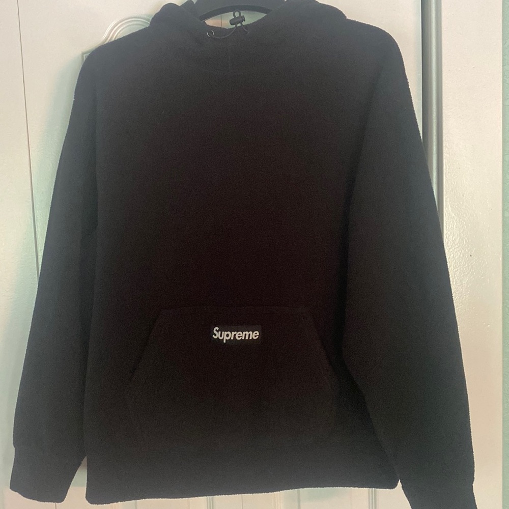Selling a supreme polartec hooded sweatshirt black